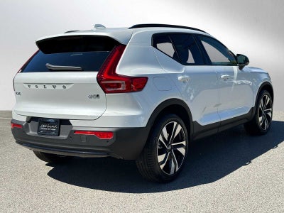2025 Volvo XC40 Plus Dark Theme