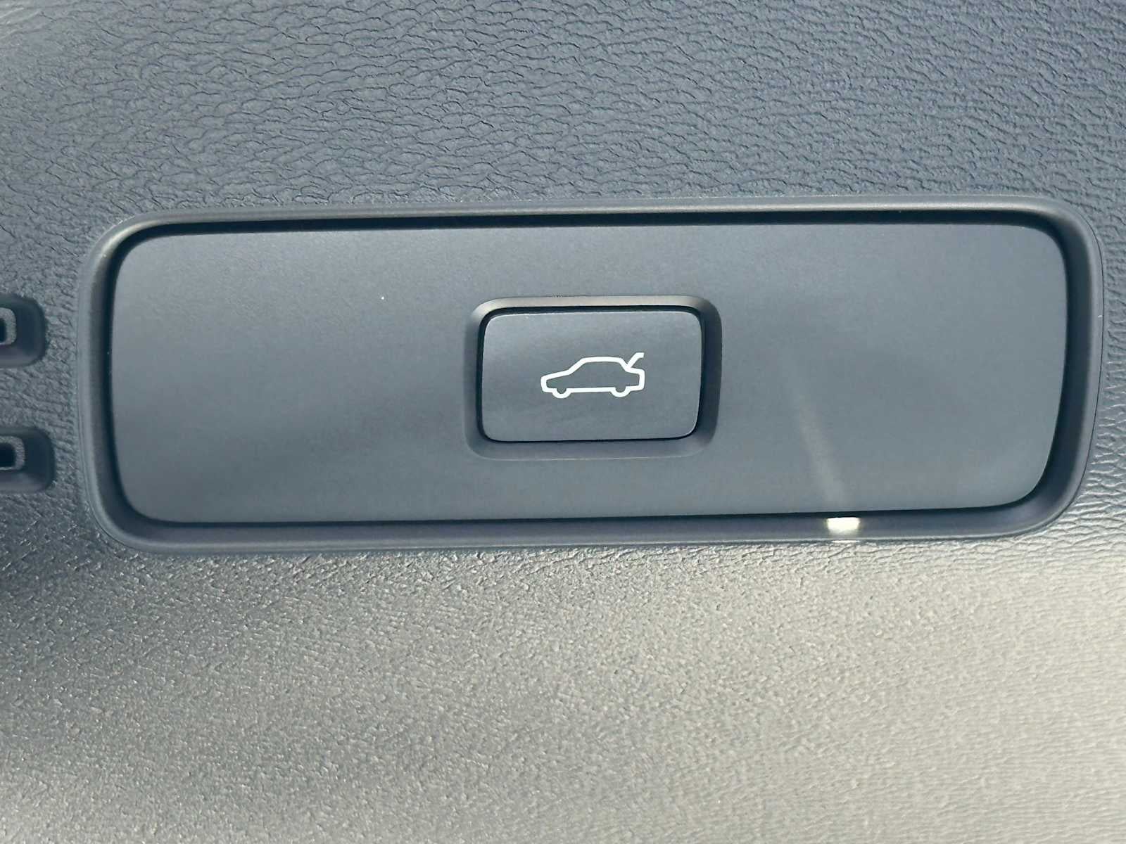 2025 Volvo XC40 Plus Dark Theme