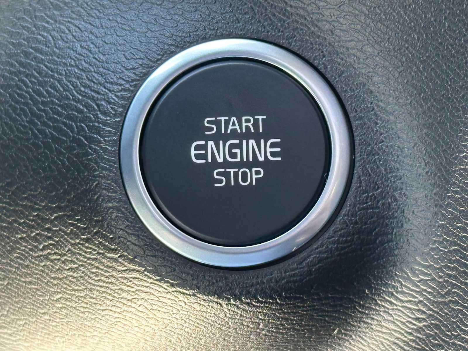 2025 Volvo XC40 Plus Dark Theme
