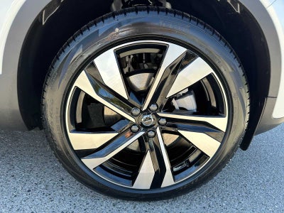 2025 Volvo XC40 Plus Dark Theme