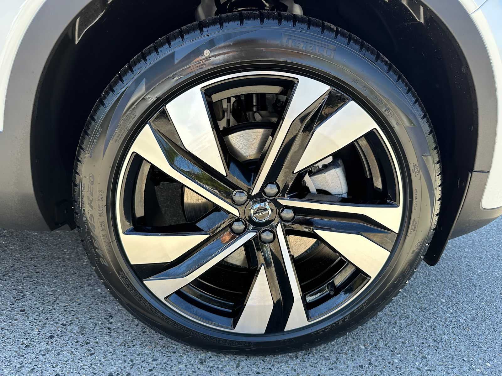 2025 Volvo XC40 Plus Dark Theme