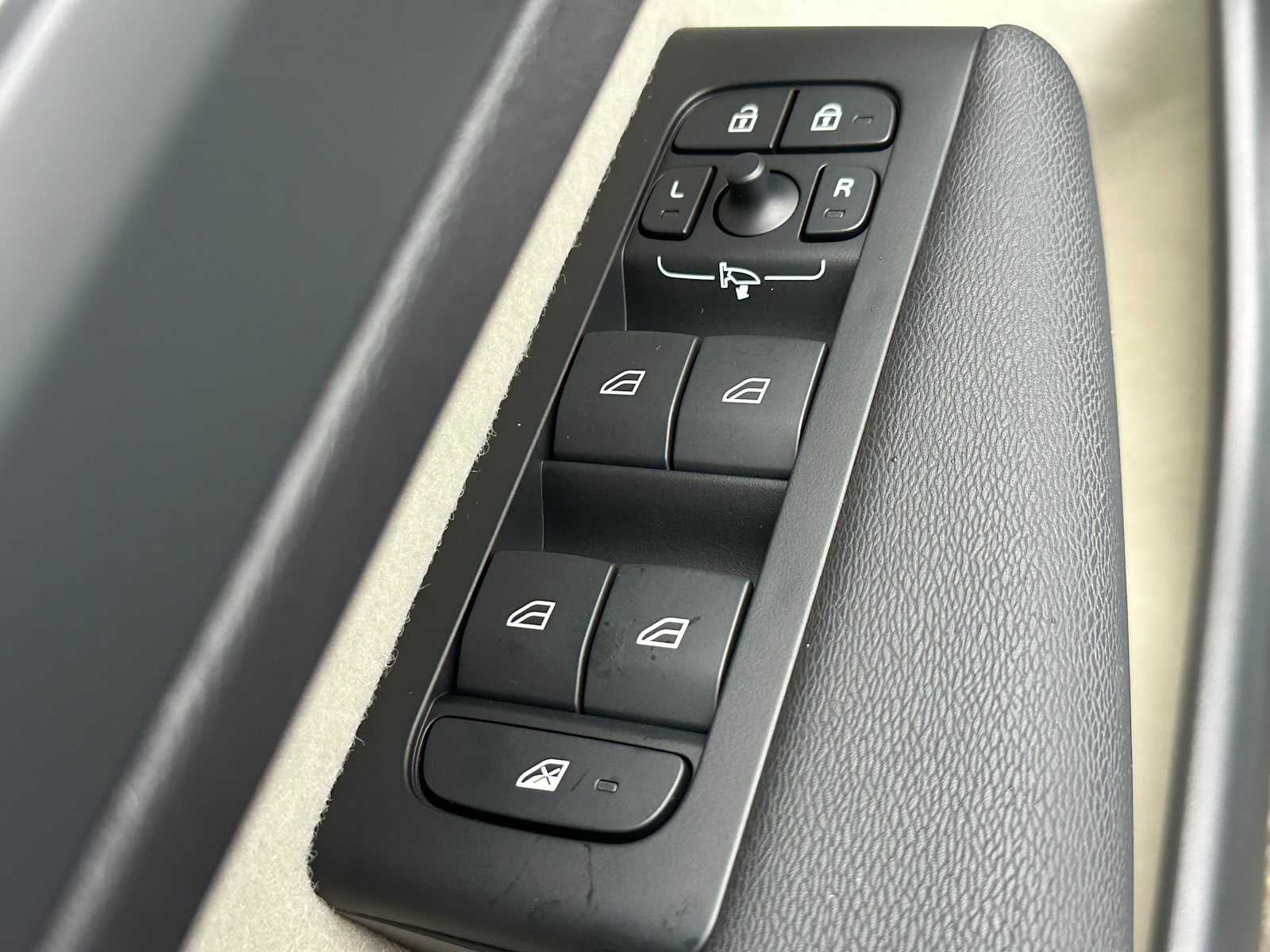 2026 Volvo XC40 Plus