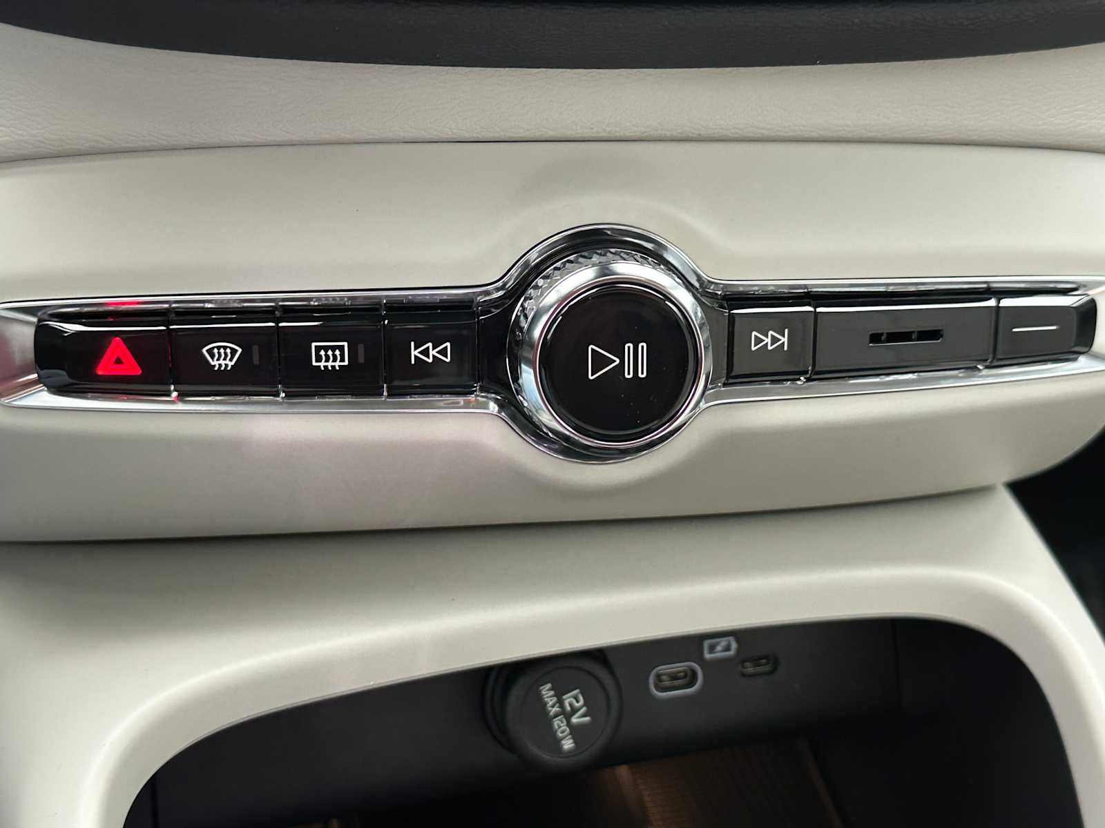 2026 Volvo XC40 Plus