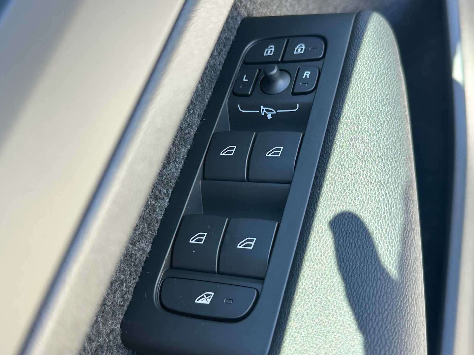 2026 Volvo XC40 Plus