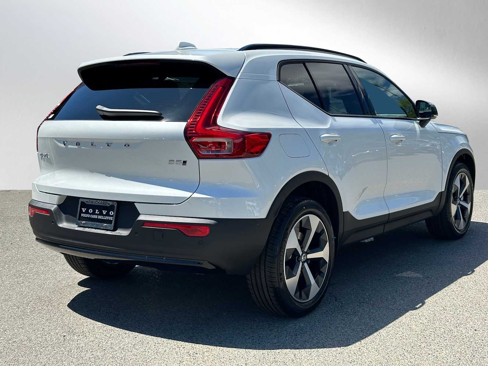 2026 Volvo XC40 Plus
