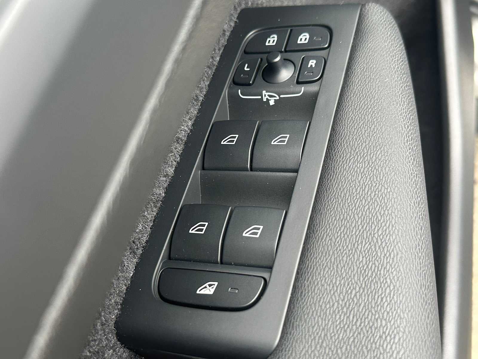 2025 Volvo XC40 Plus Dark Theme