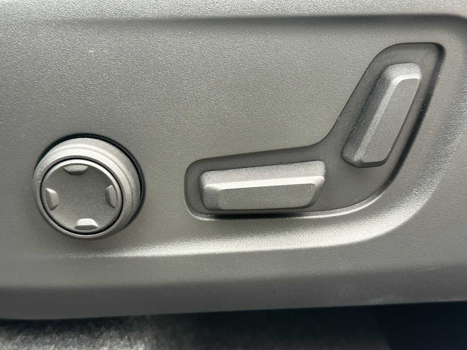 2025 Volvo XC40 Plus Dark Theme