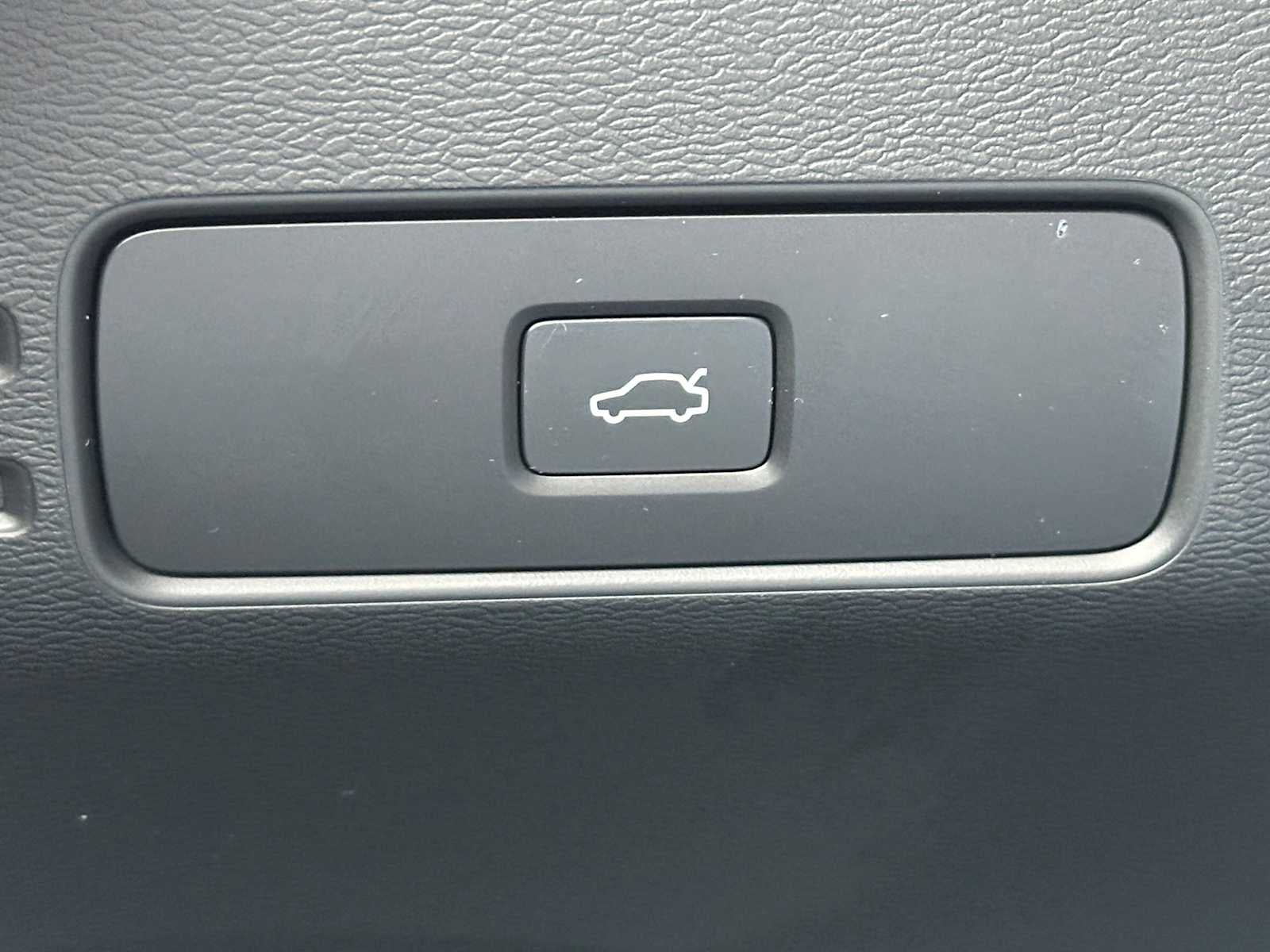 2025 Volvo XC40 Plus Dark Theme