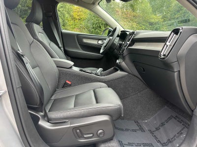 2025 Volvo XC40 Plus Dark Theme