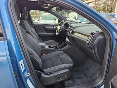 2025 Volvo XC40 Plus Dark Theme