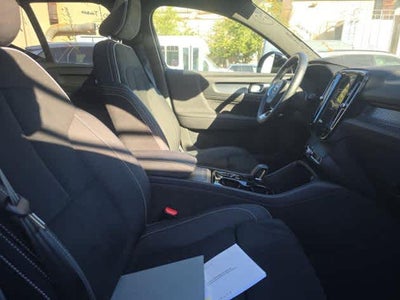 2025 Volvo XC40 Plus Dark Theme