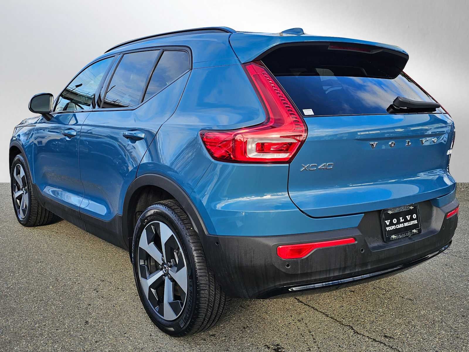2025 Volvo XC40 Plus Dark Theme