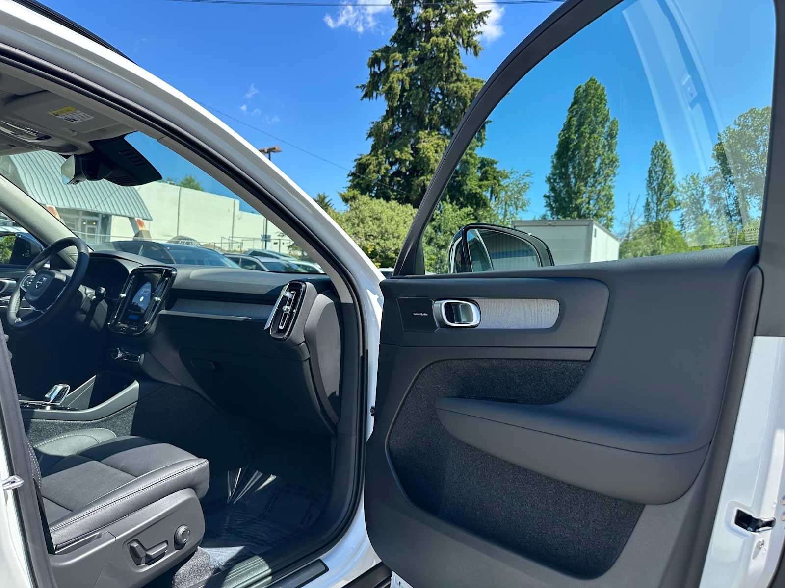 2026 Volvo XC40 Plus