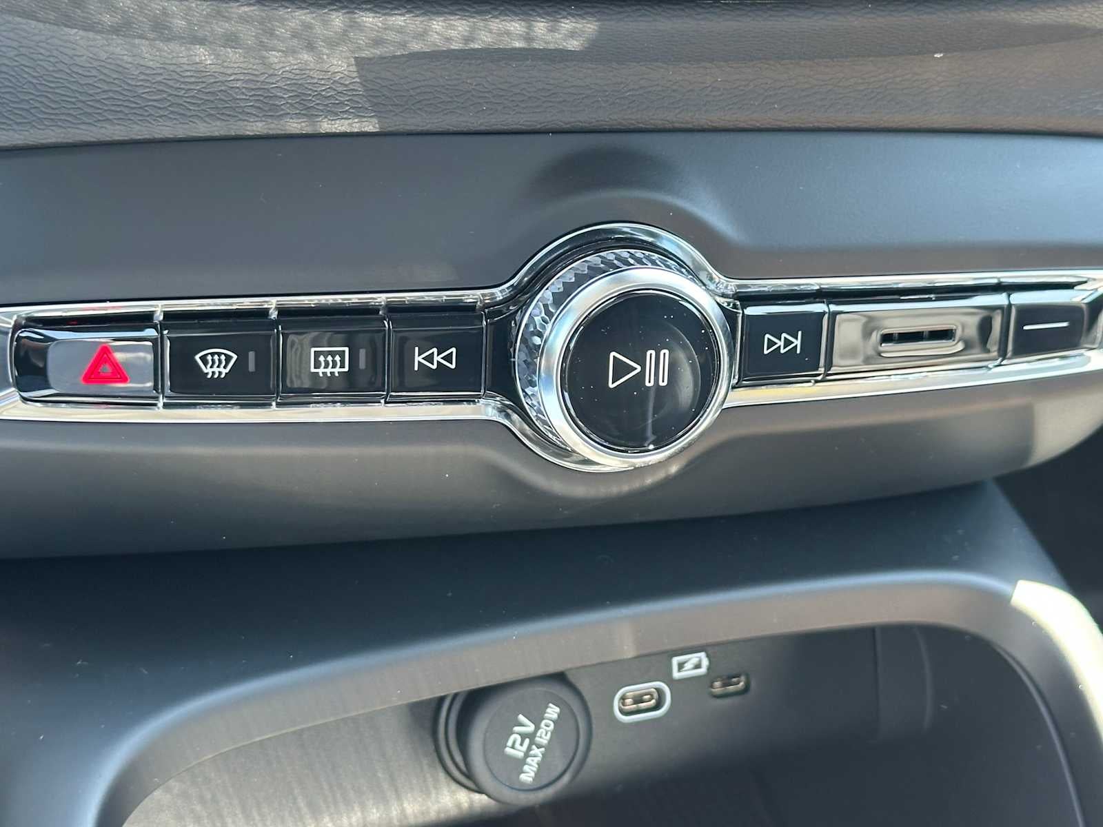 2026 Volvo XC40 Plus