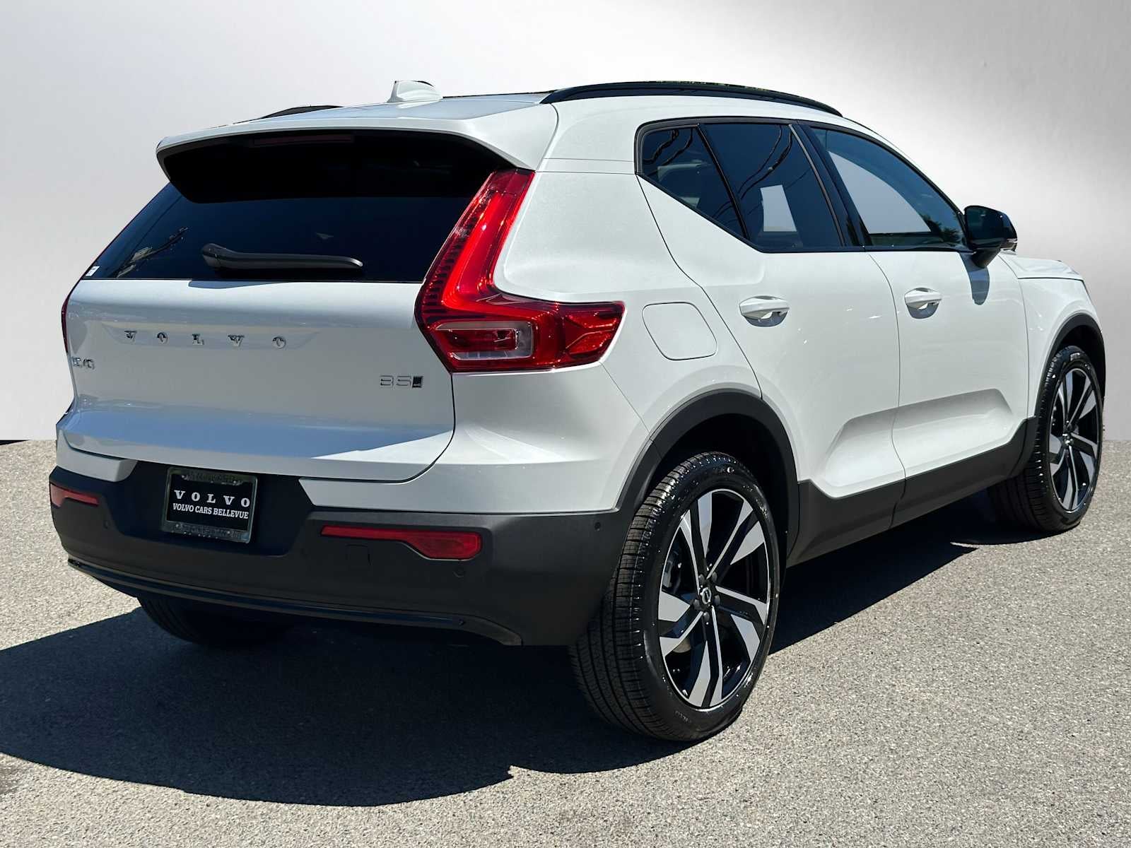 2026 Volvo XC40 Plus
