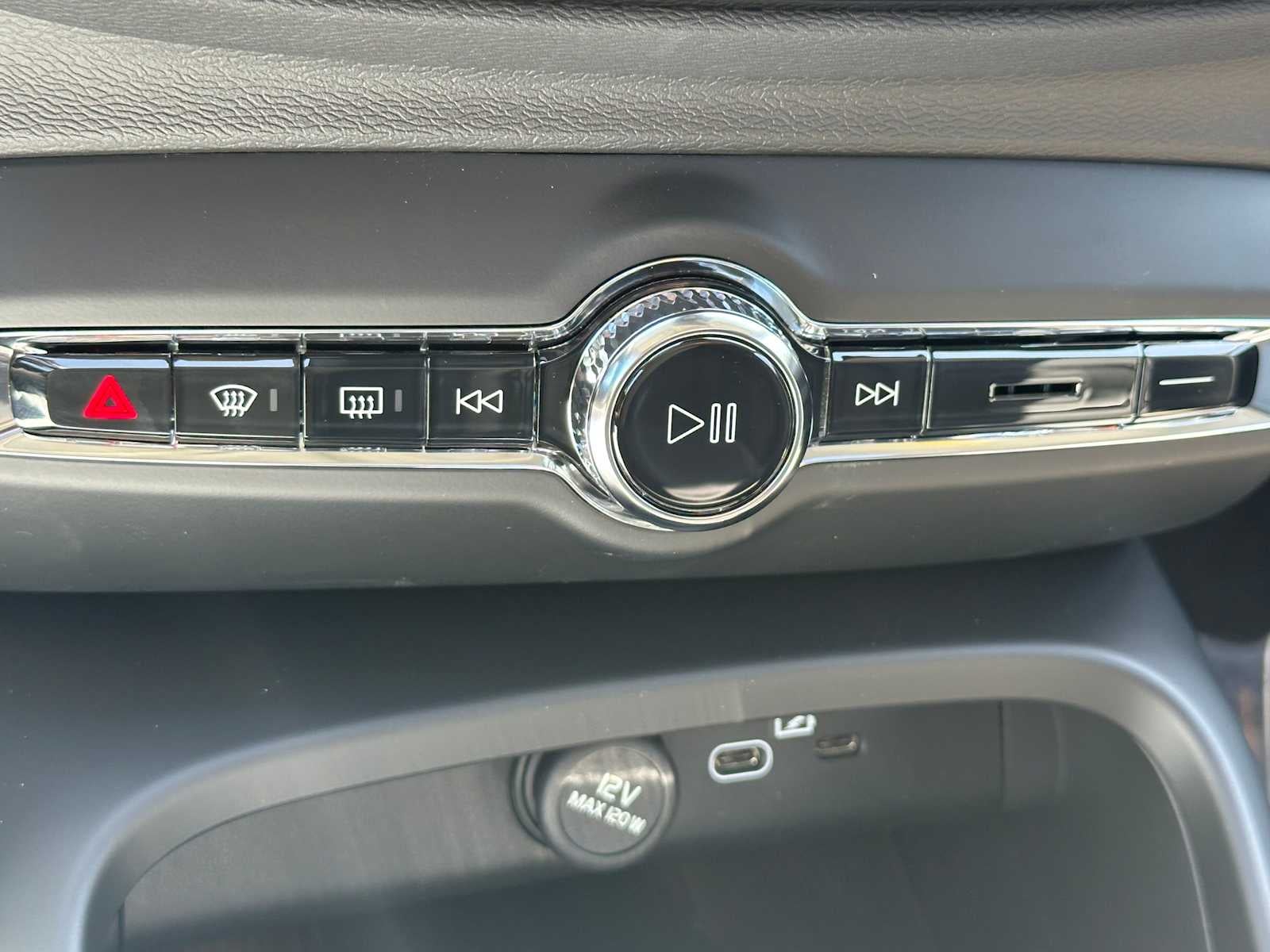 2026 Volvo XC40 Plus