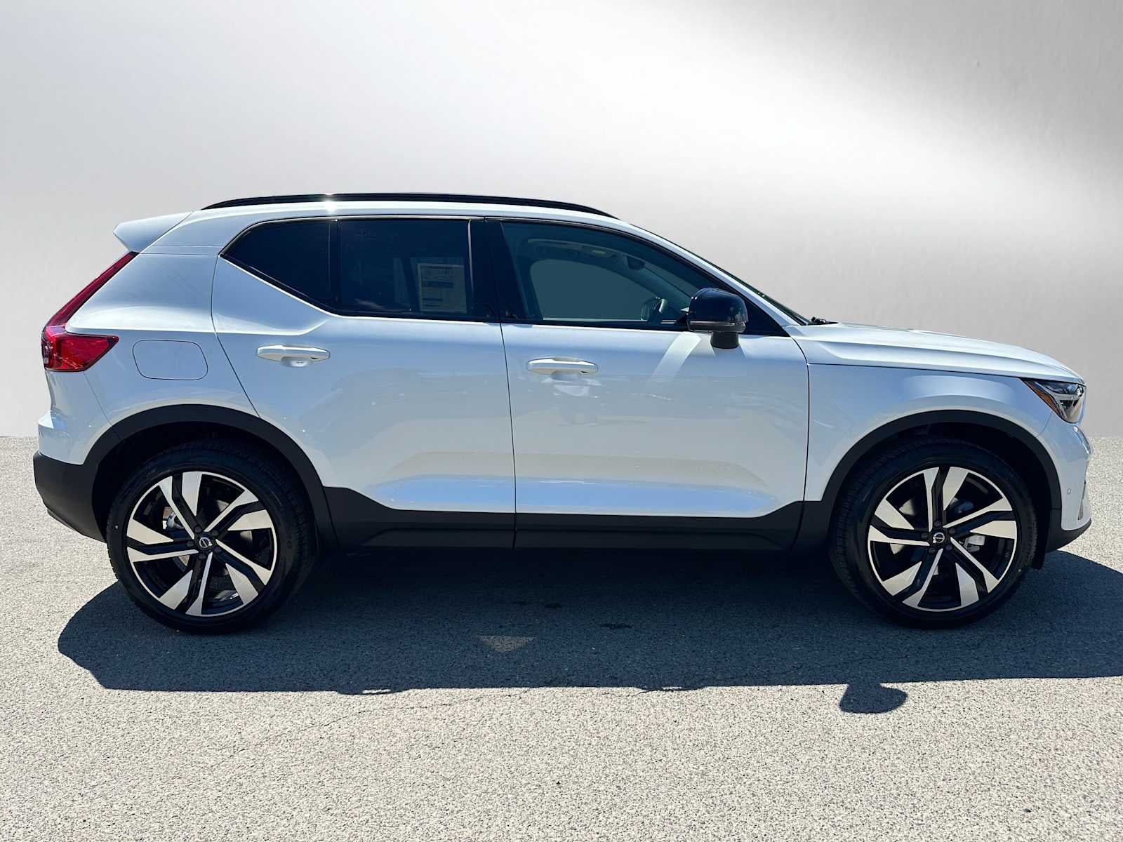 2026 Volvo XC40 Plus