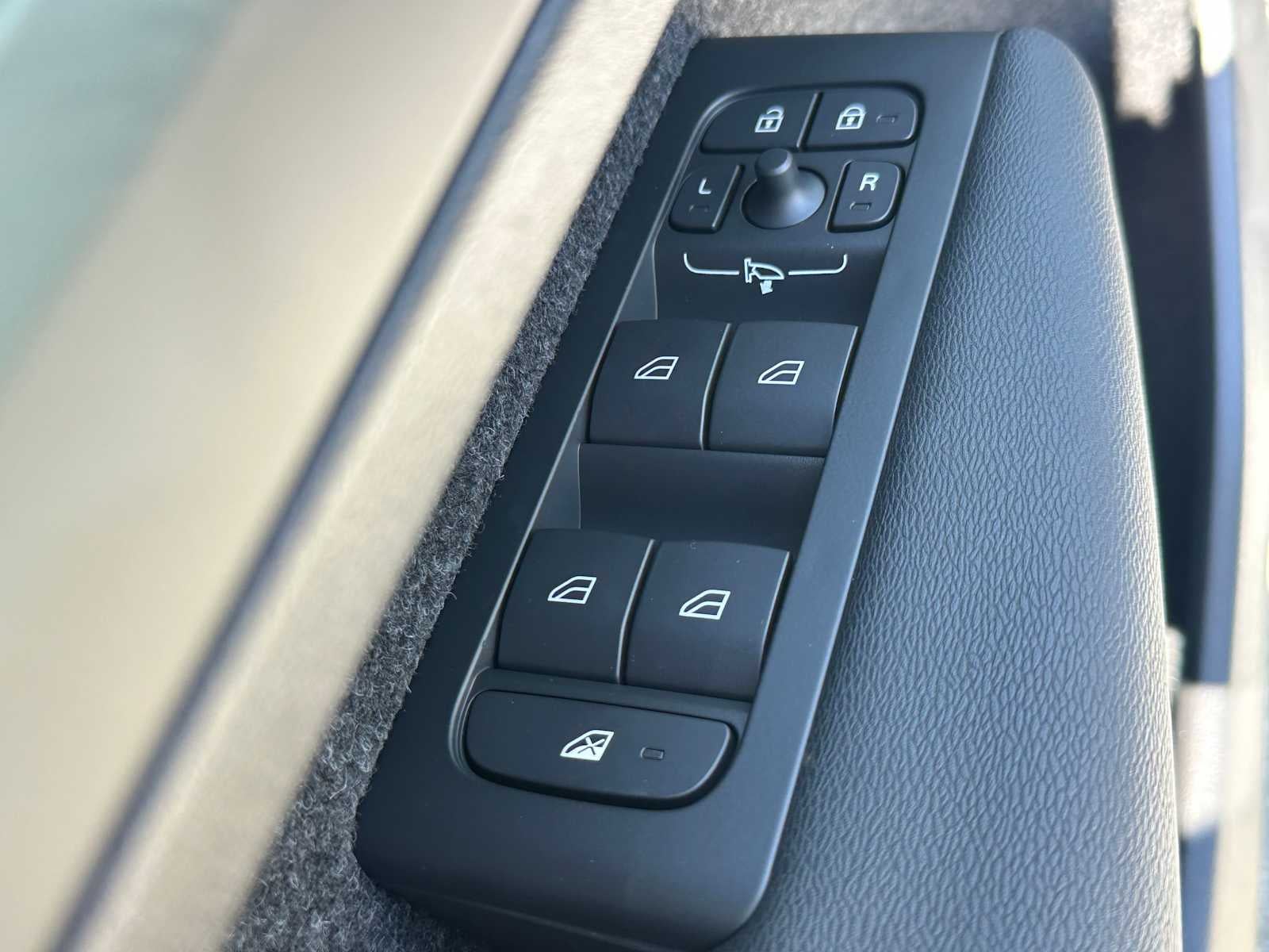 2026 Volvo XC40 Plus