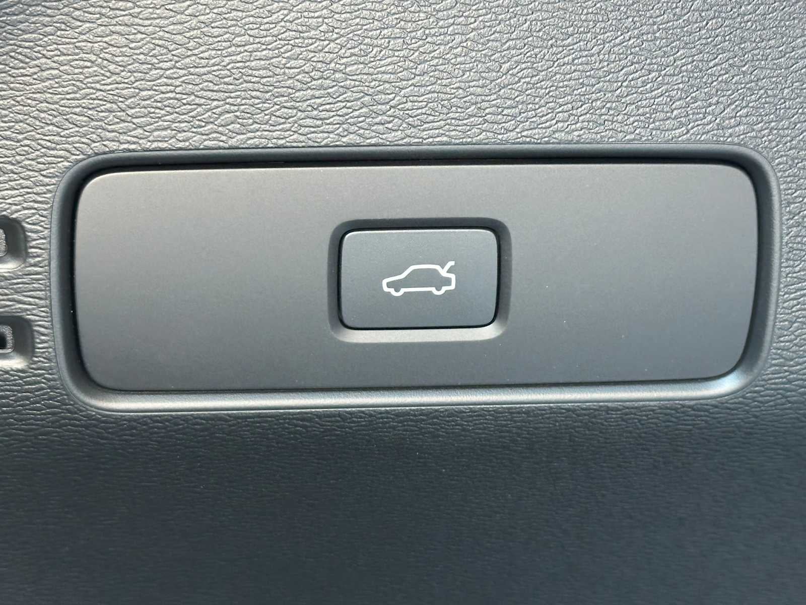 2026 Volvo XC40 Plus