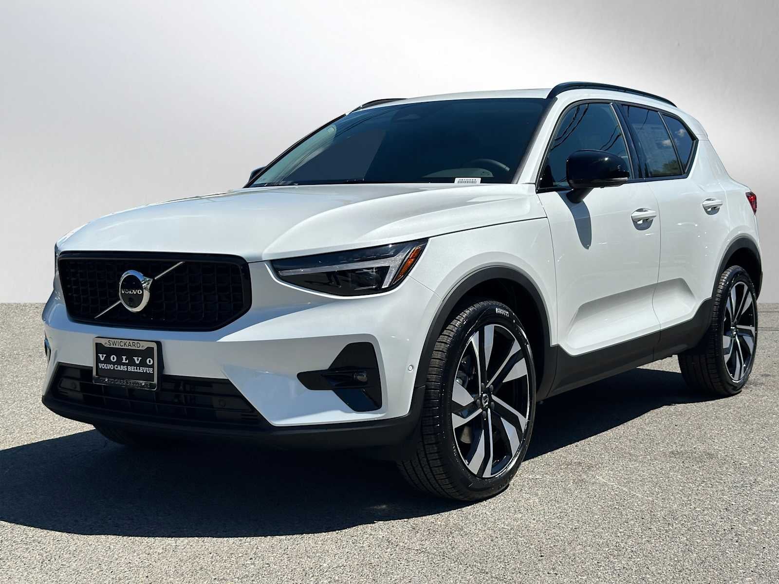 2026 Volvo XC40 Plus
