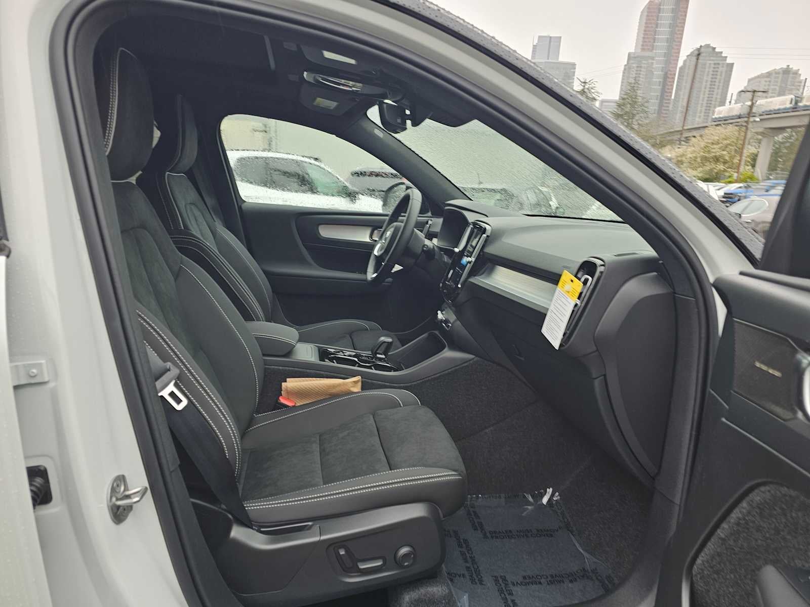 2026 Volvo XC40 Ultra Black Edition