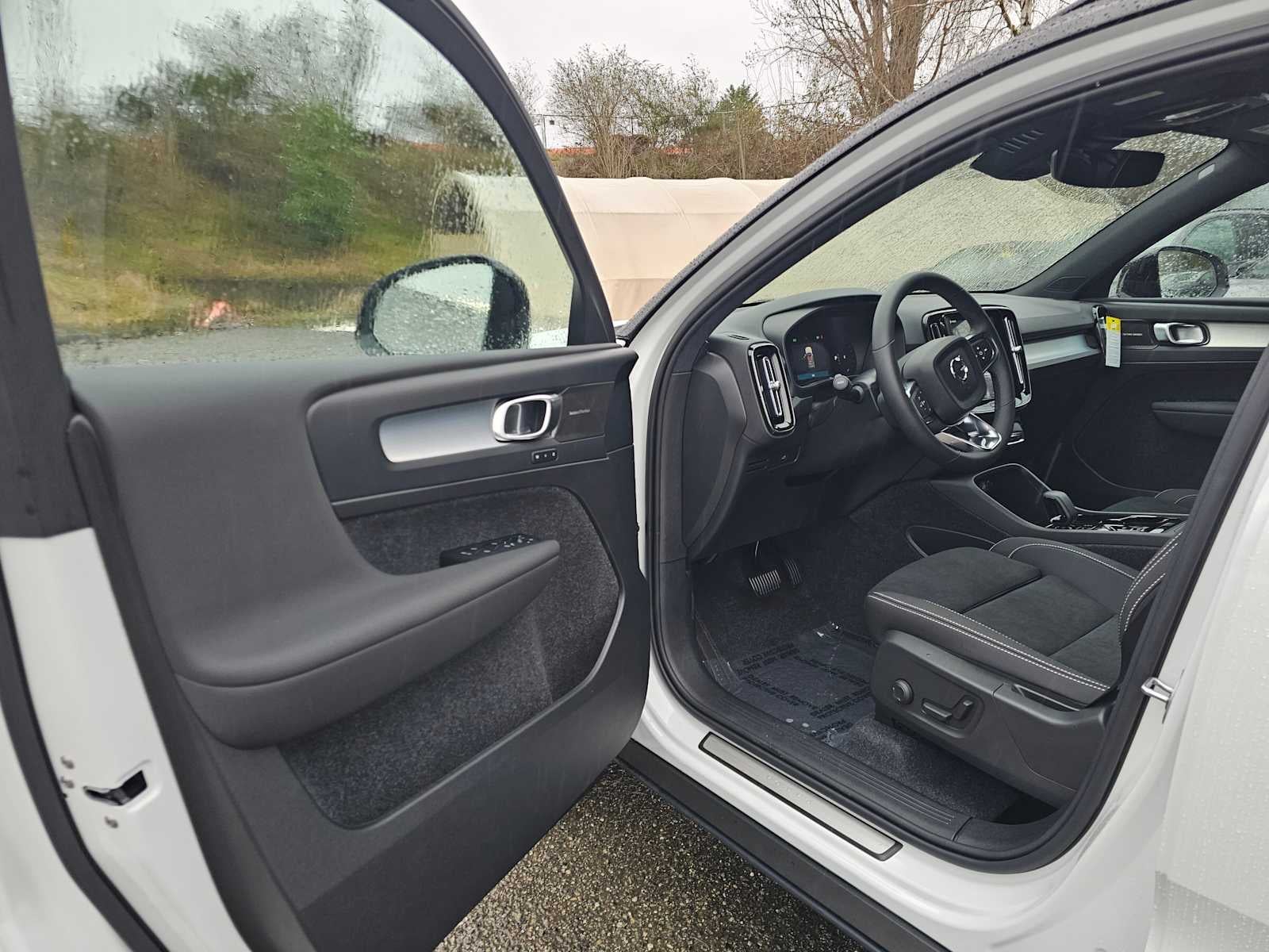 2026 Volvo XC40 Ultra Black Edition