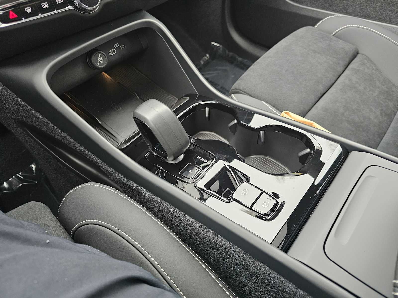 2026 Volvo XC40 Ultra Black Edition