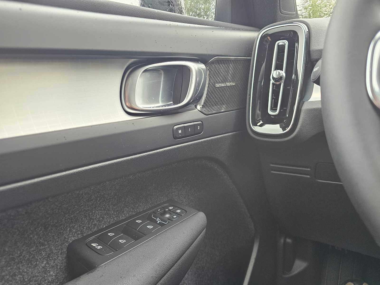 2026 Volvo XC40 Ultra Black Edition