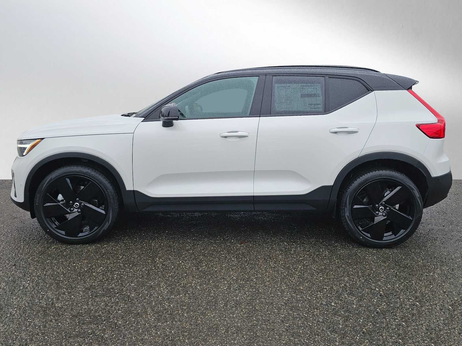 2026 Volvo XC40 Ultra Black Edition