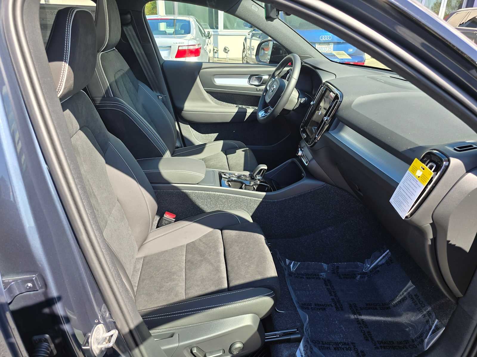 2026 Volvo XC40 Ultra Black Edition