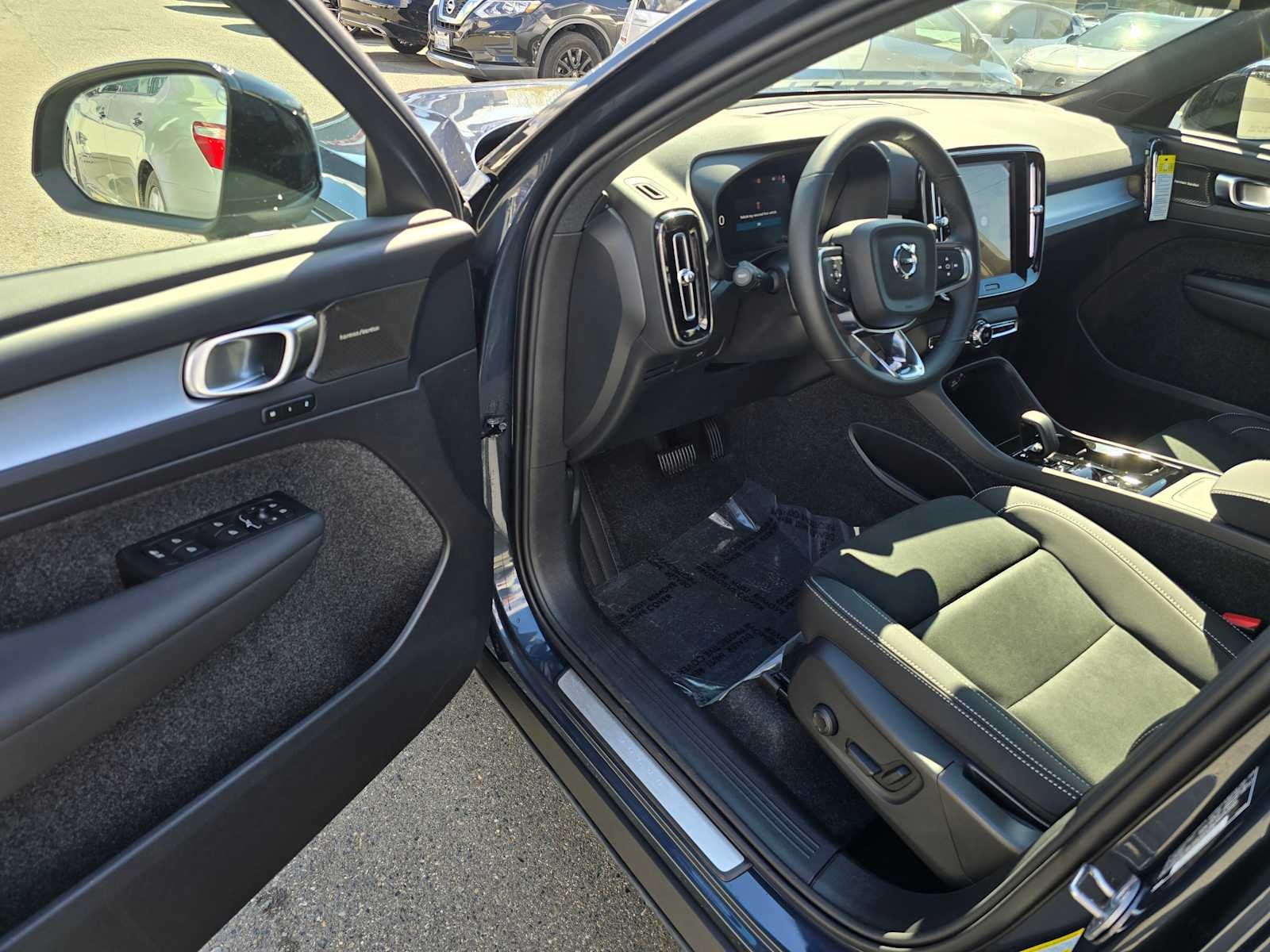 2026 Volvo XC40 Ultra Black Edition