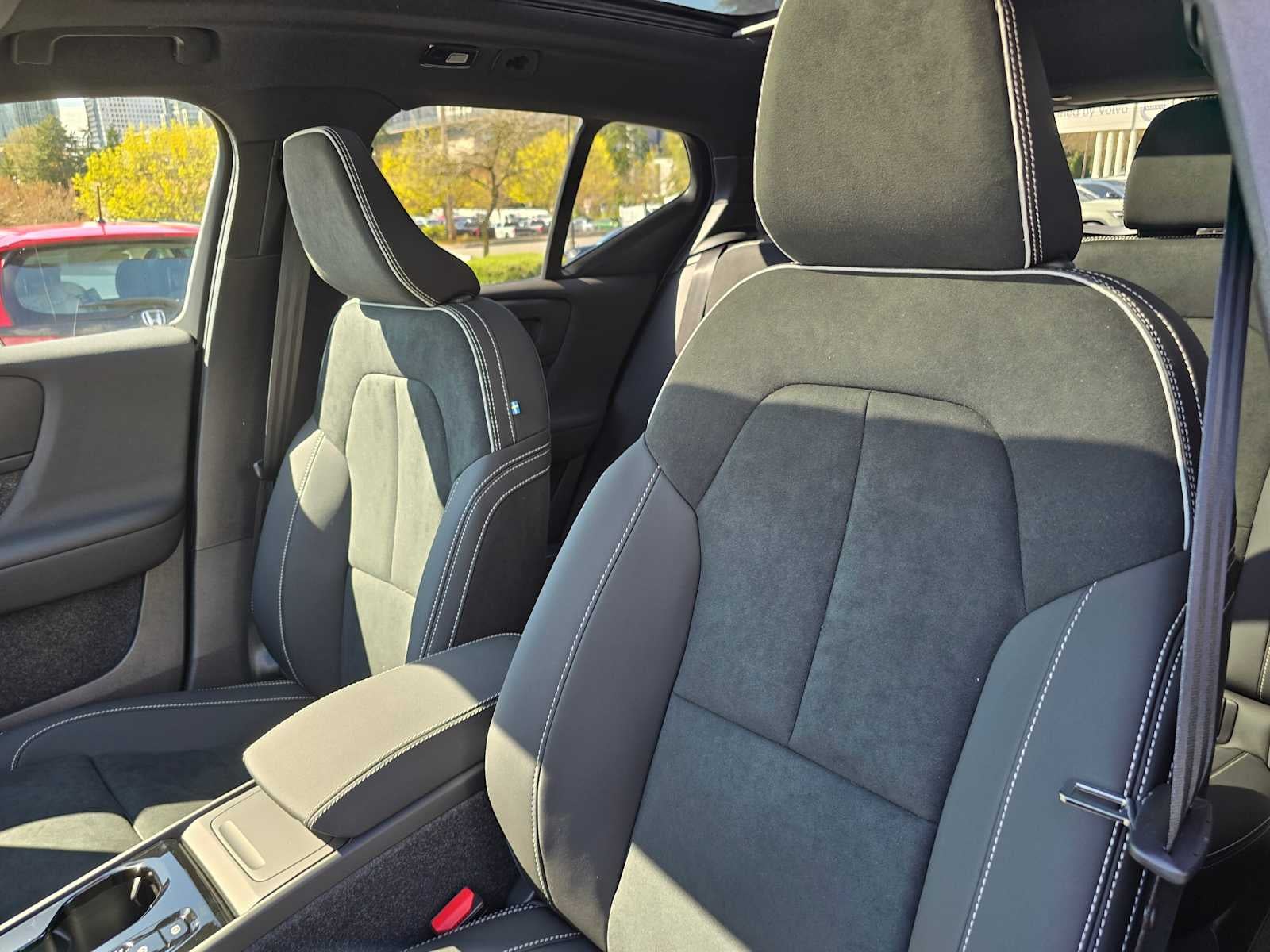 2026 Volvo XC40 Ultra Black Edition