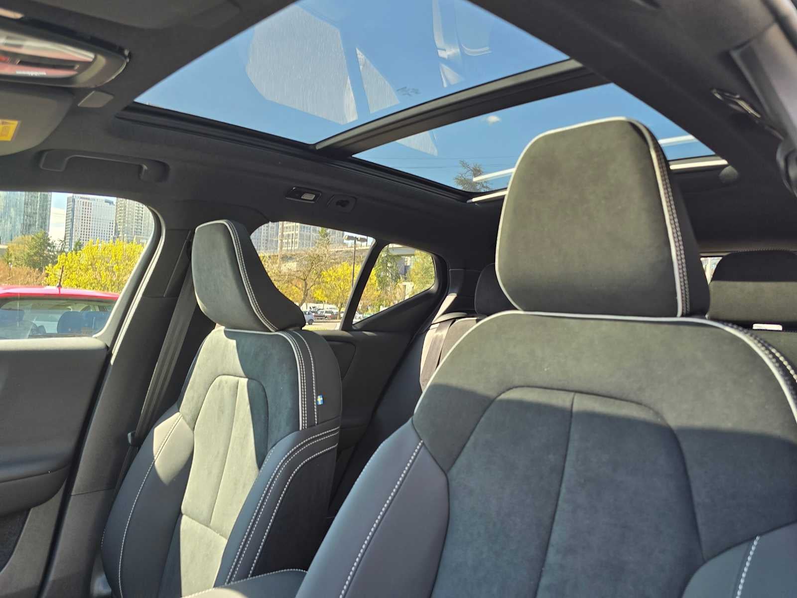 2026 Volvo XC40 Ultra Black Edition