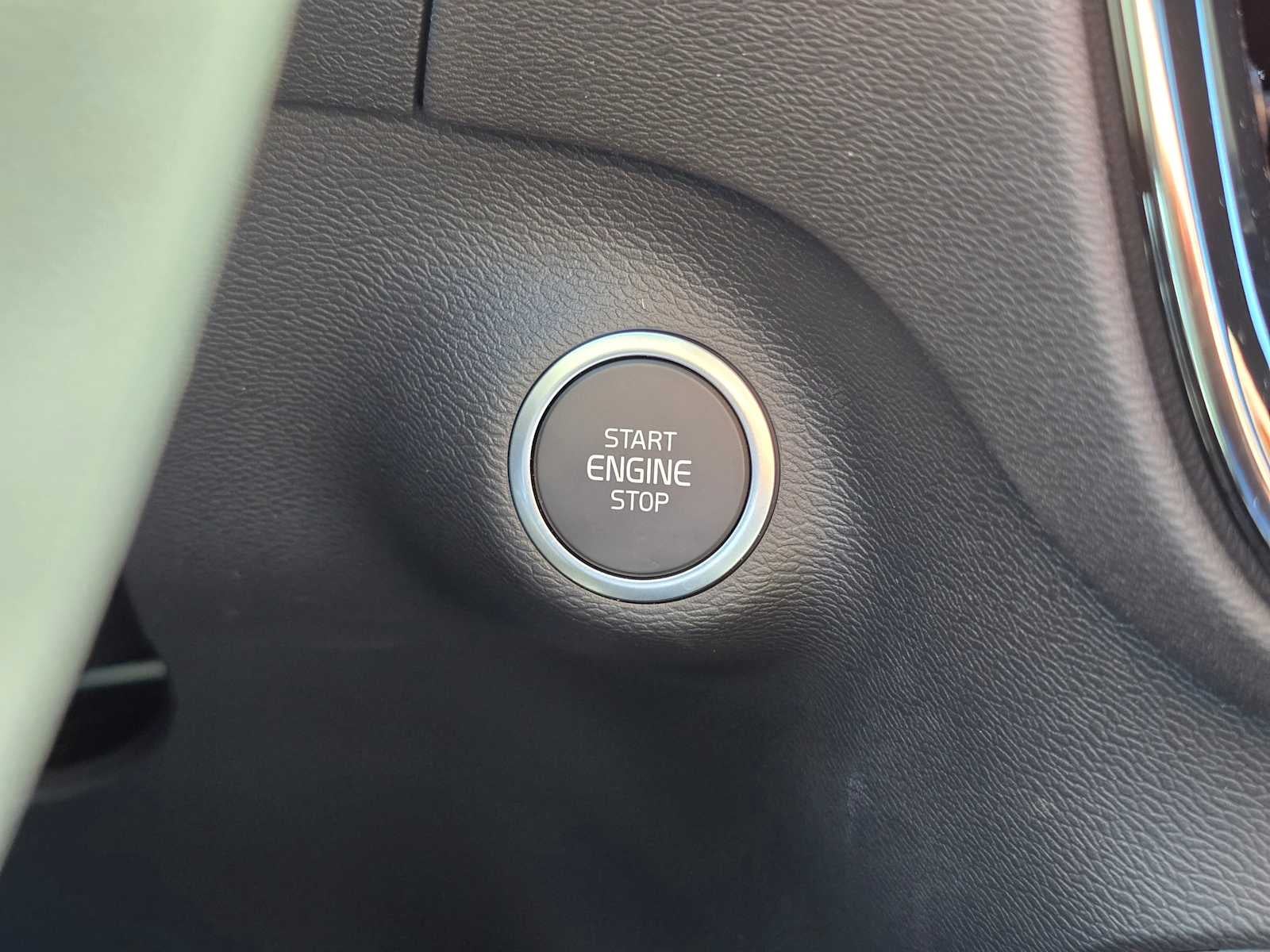 2026 Volvo XC40 Ultra Black Edition