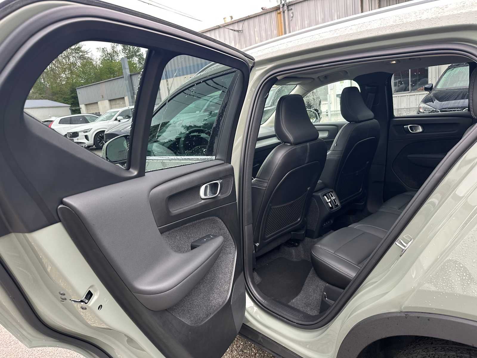 2025 Volvo XC40 Plus Bright Theme