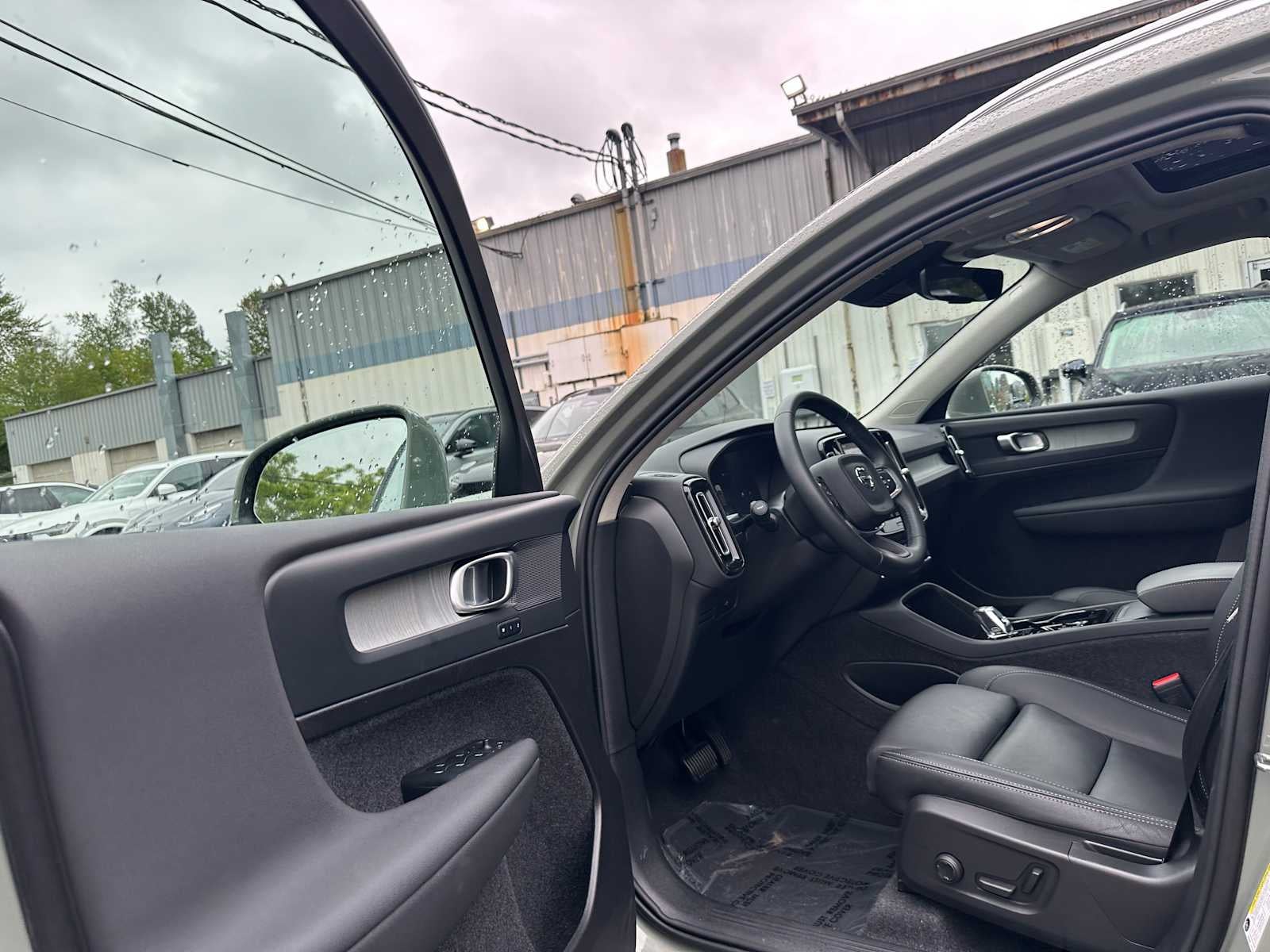 2025 Volvo XC40 Plus Bright Theme