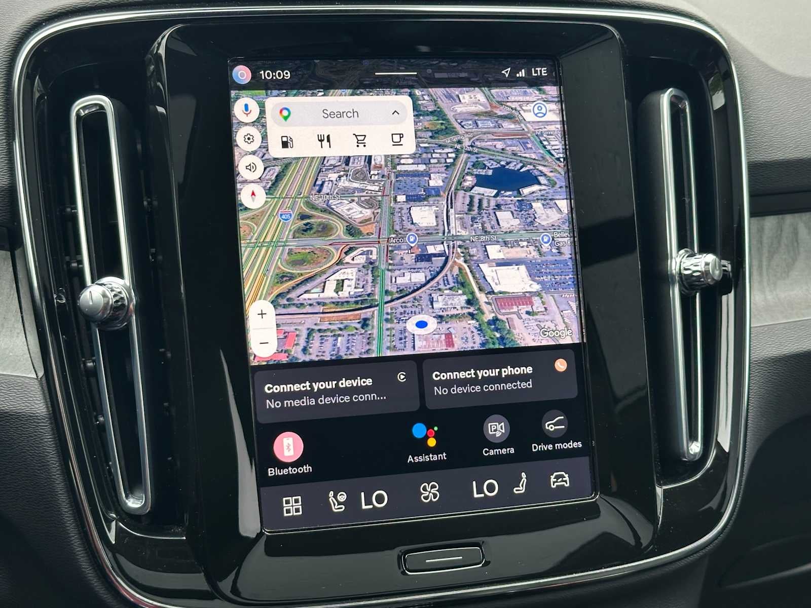 2025 Volvo XC40 Plus Bright Theme