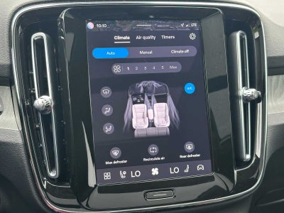 2025 Volvo XC40 Plus Bright Theme