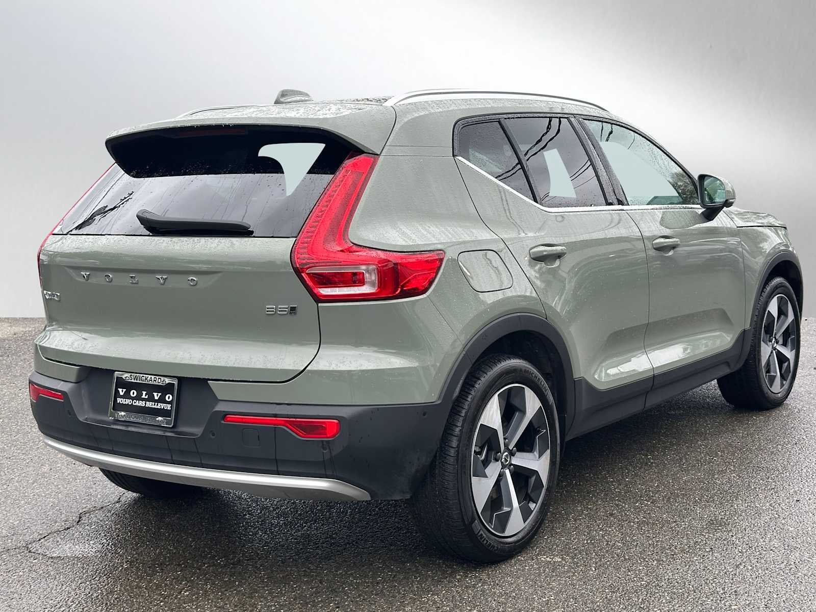 2025 Volvo XC40 Plus Bright Theme