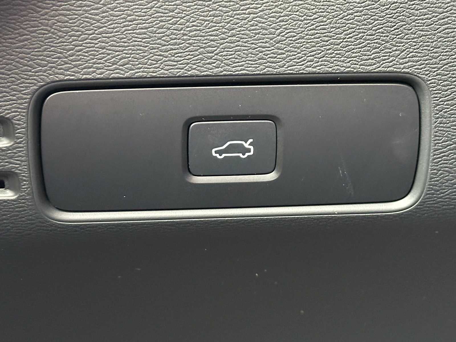 2025 Volvo XC40 Plus Bright Theme