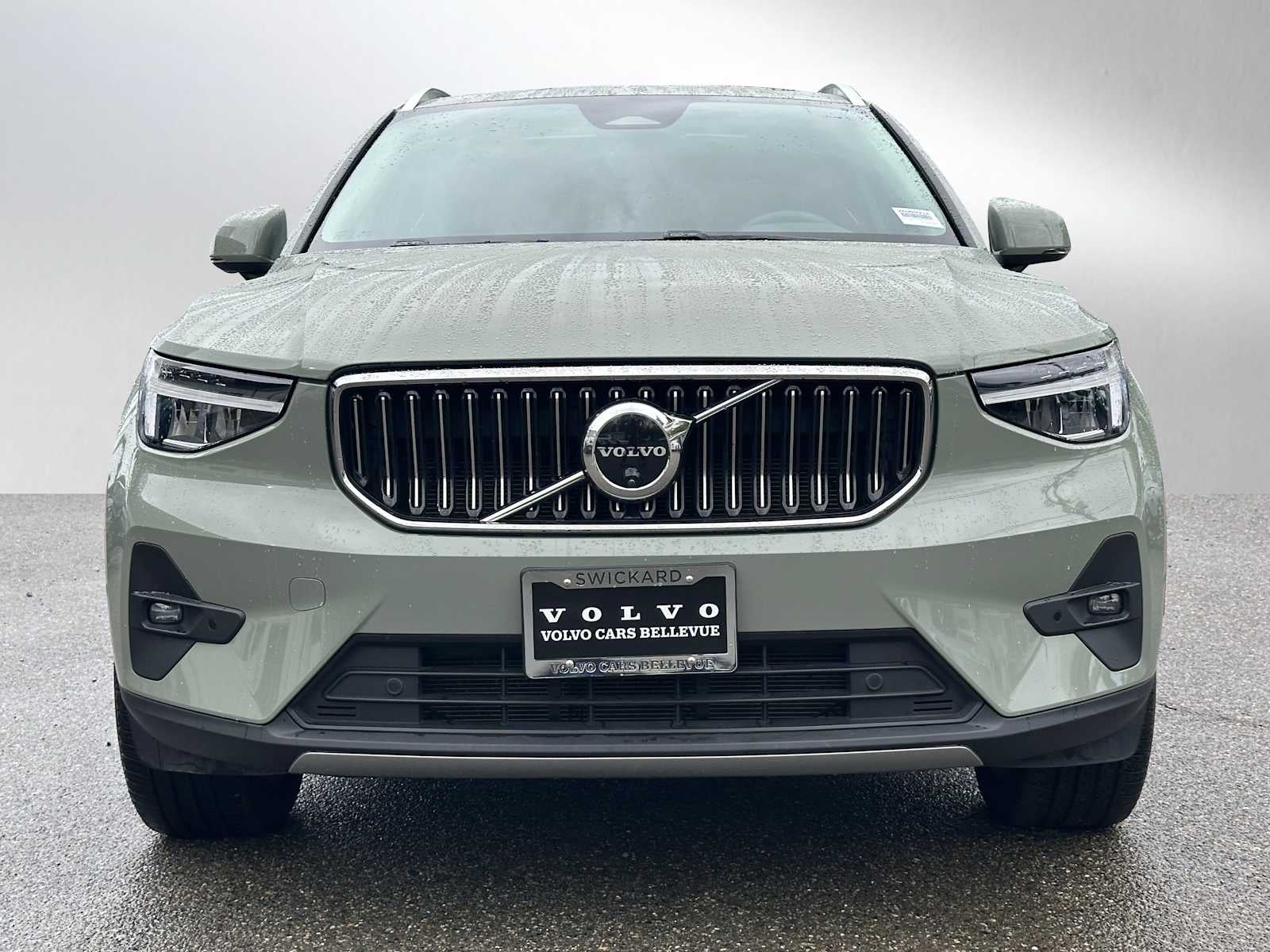 2025 Volvo XC40 Plus Bright Theme