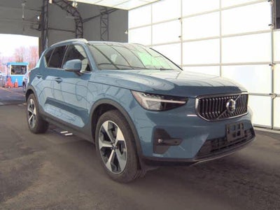 2025 Volvo XC40 Plus Bright Theme