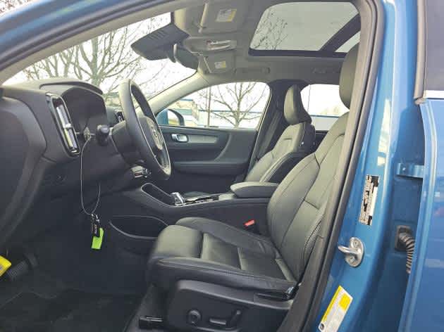 2025 Volvo XC40 Plus Bright Theme