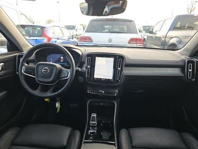2025 Volvo XC40 Plus Bright Theme