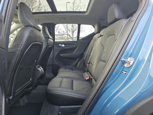 2025 Volvo XC40 Plus Bright Theme