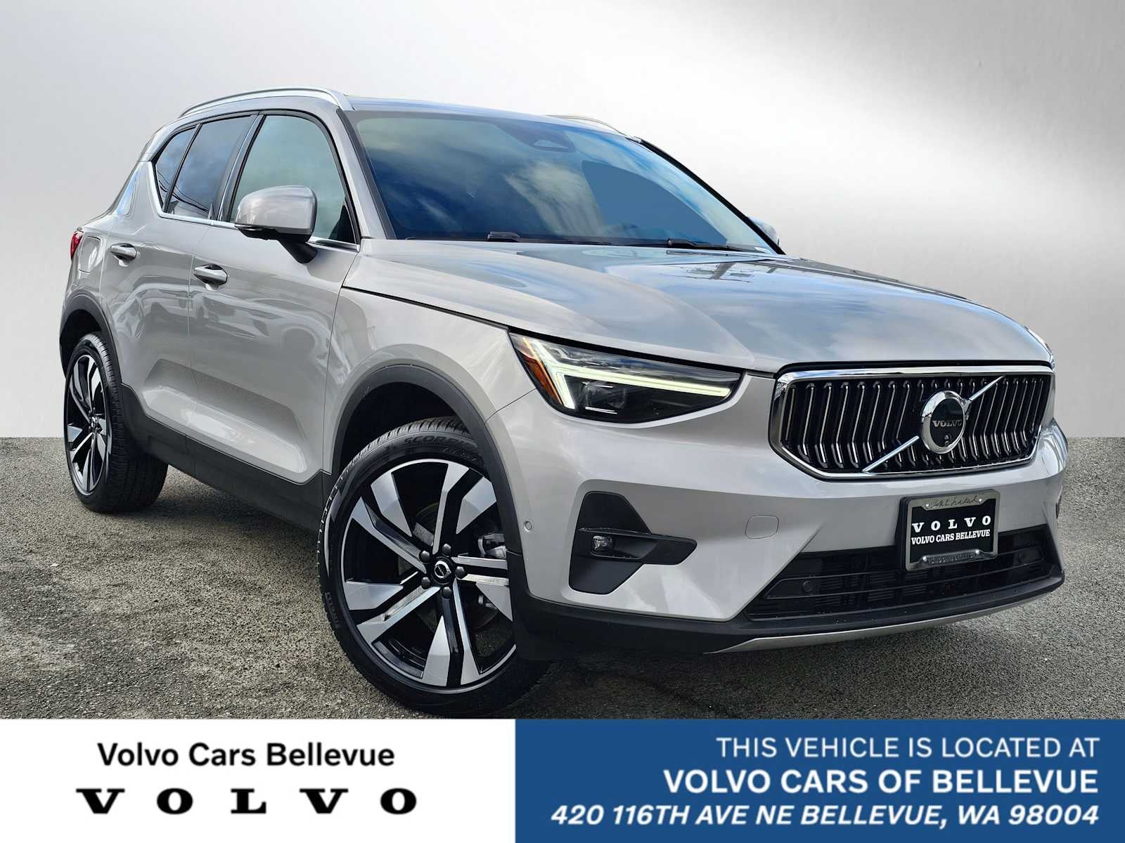 2025 Volvo XC40 B5 Plus Bright AWD's photo