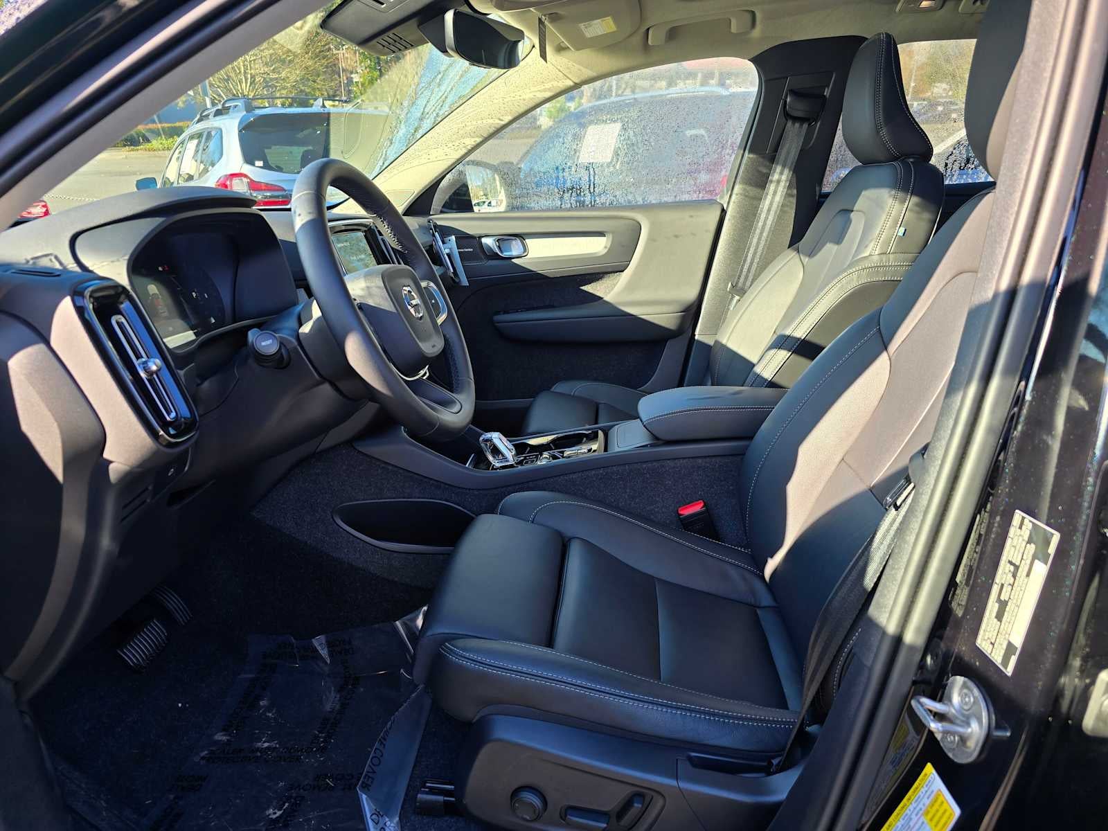 2025 Volvo XC40 Plus Bright Theme