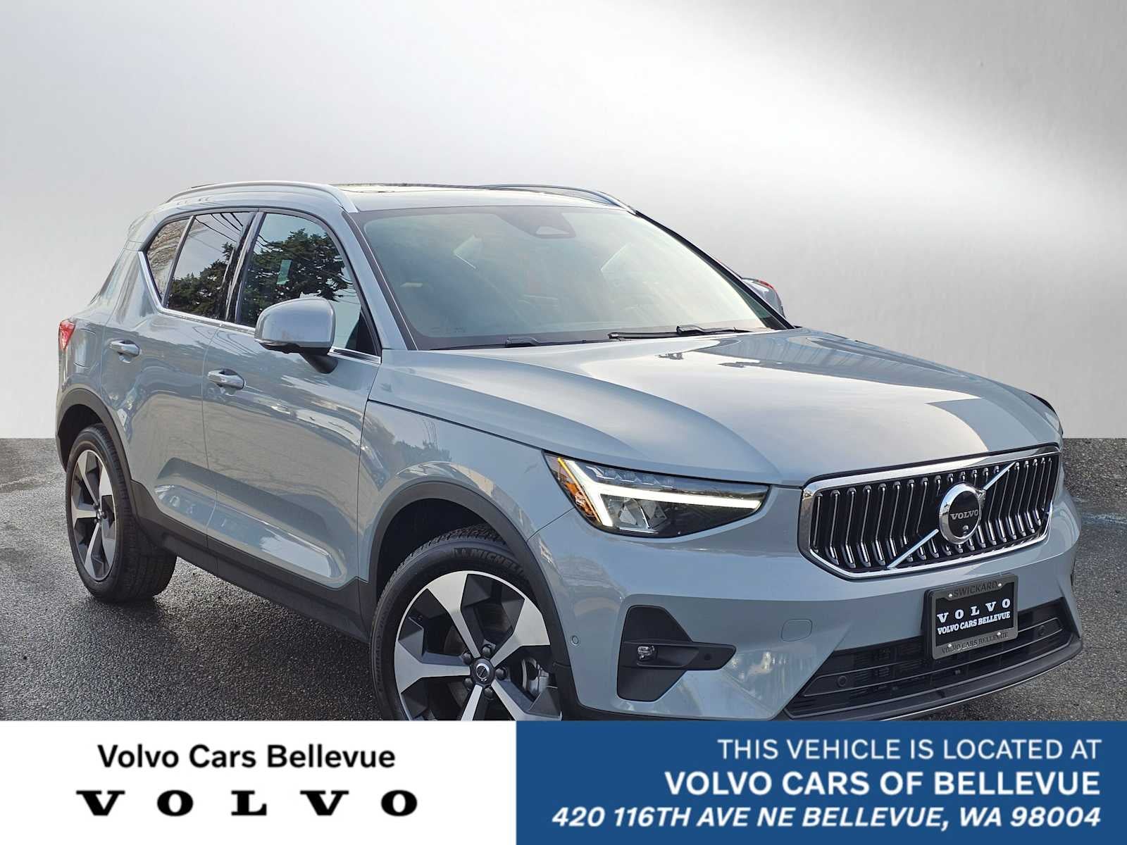 2025 Volvo XC40 Plus Bright Theme