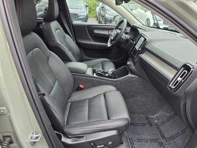2025 Volvo XC40 Plus Bright Theme