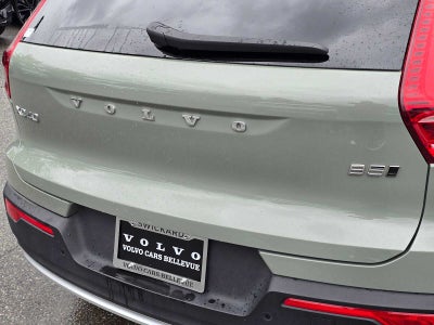 2025 Volvo XC40 Plus Bright Theme
